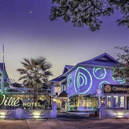 Oxville Hotel Паданг Екстериор снимка
