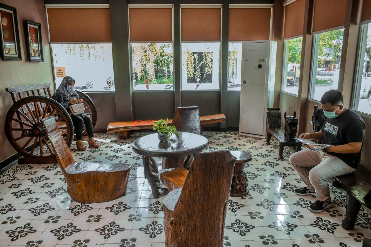 Oxville Hotel Паданг Екстериор снимка