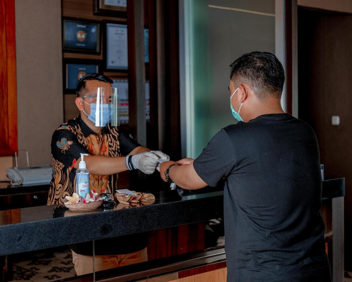 Oxville Hotel Паданг Екстериор снимка