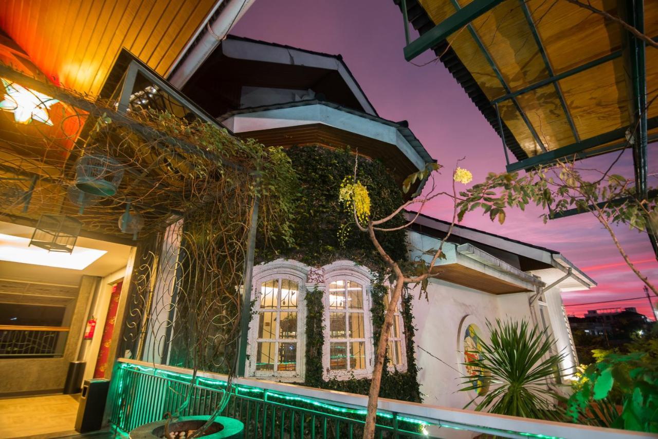 Oxville Hotel Паданг Екстериор снимка