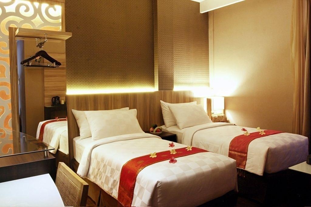 Oxville Hotel Паданг Екстериор снимка