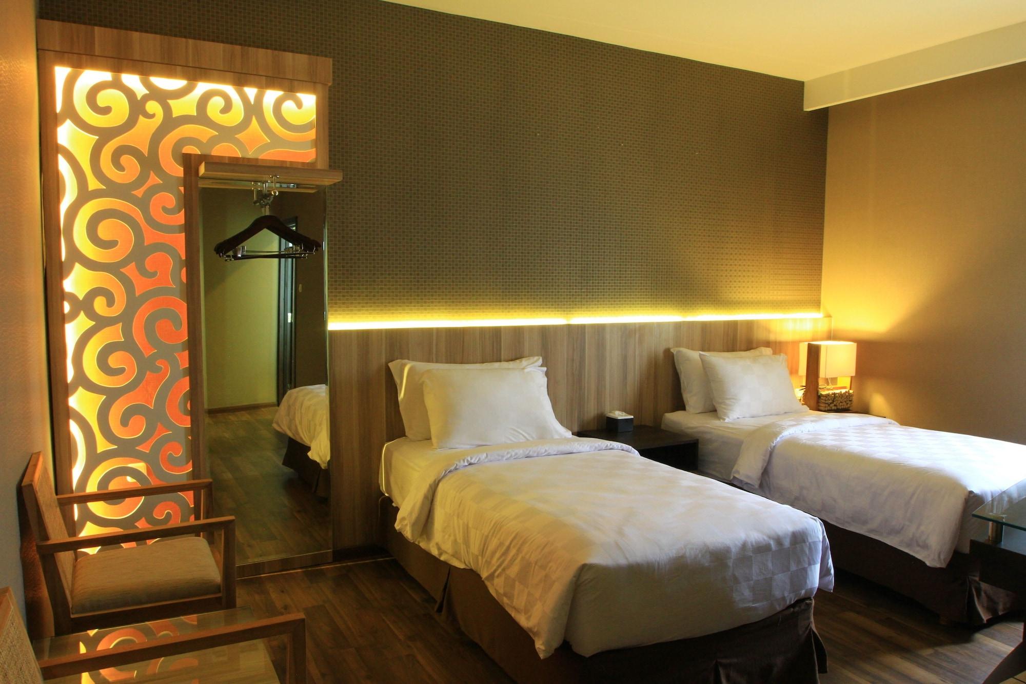 Oxville Hotel Паданг Екстериор снимка