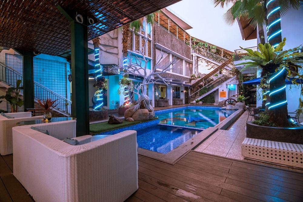 Oxville Hotel Паданг Екстериор снимка