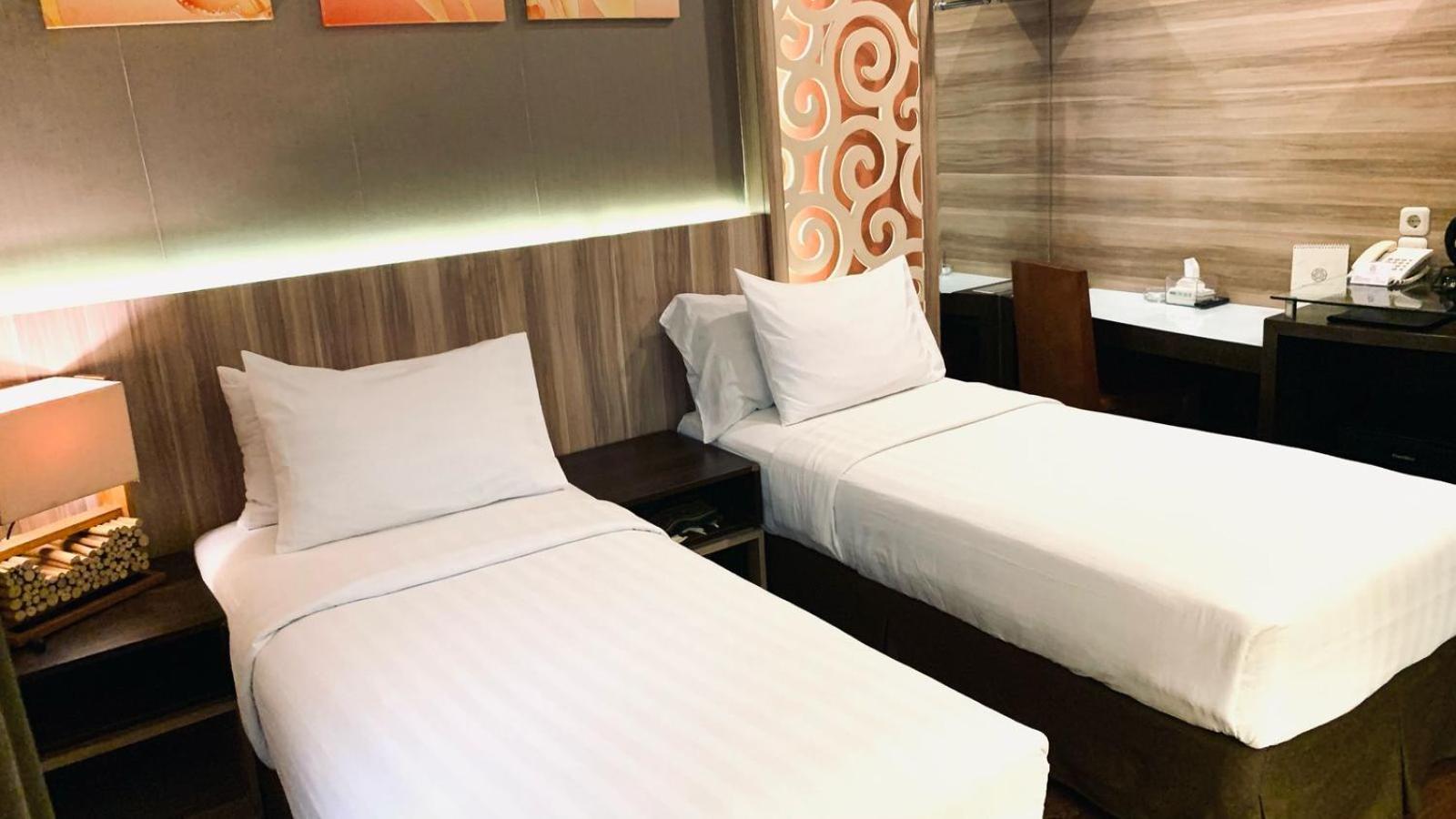 Oxville Hotel Паданг Екстериор снимка