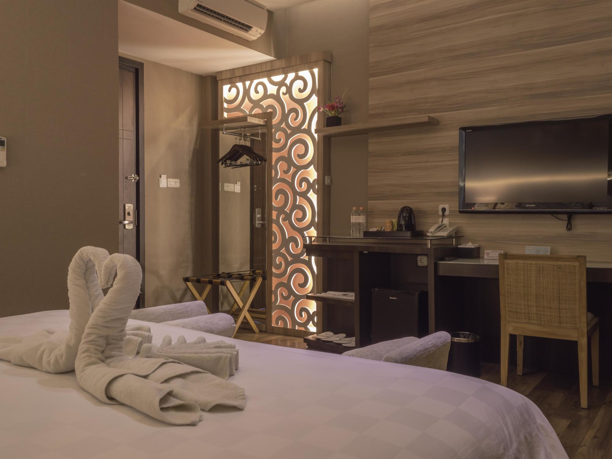Oxville Hotel Паданг Екстериор снимка