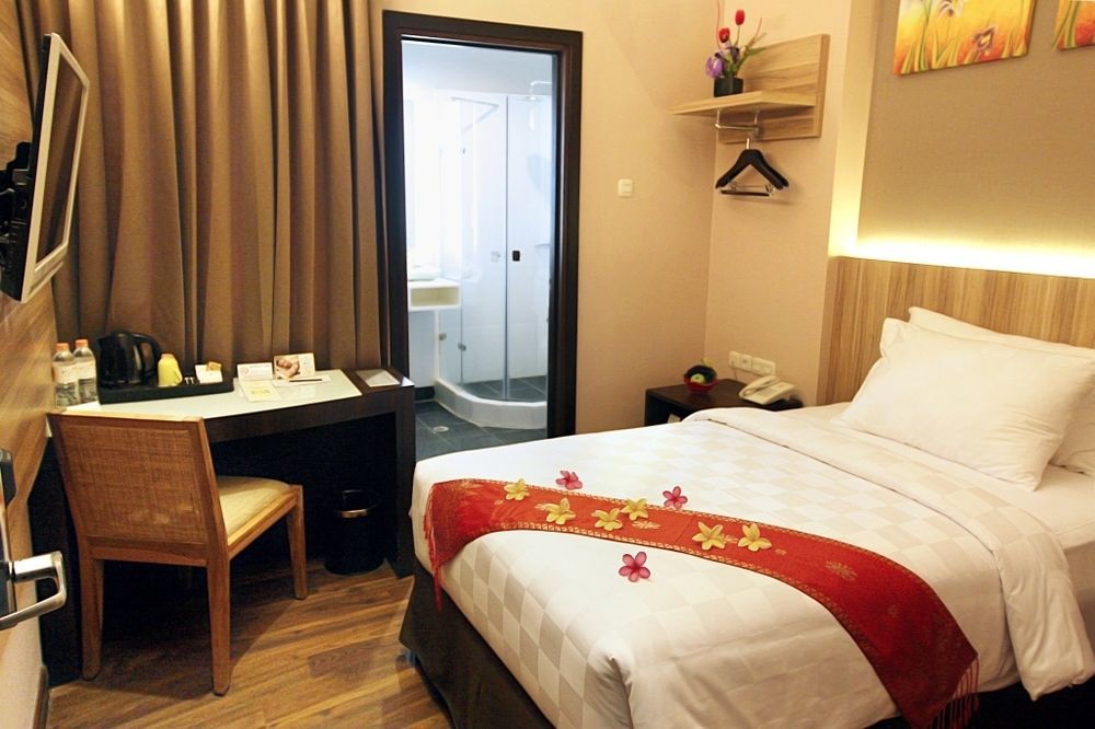 Oxville Hotel Паданг Екстериор снимка