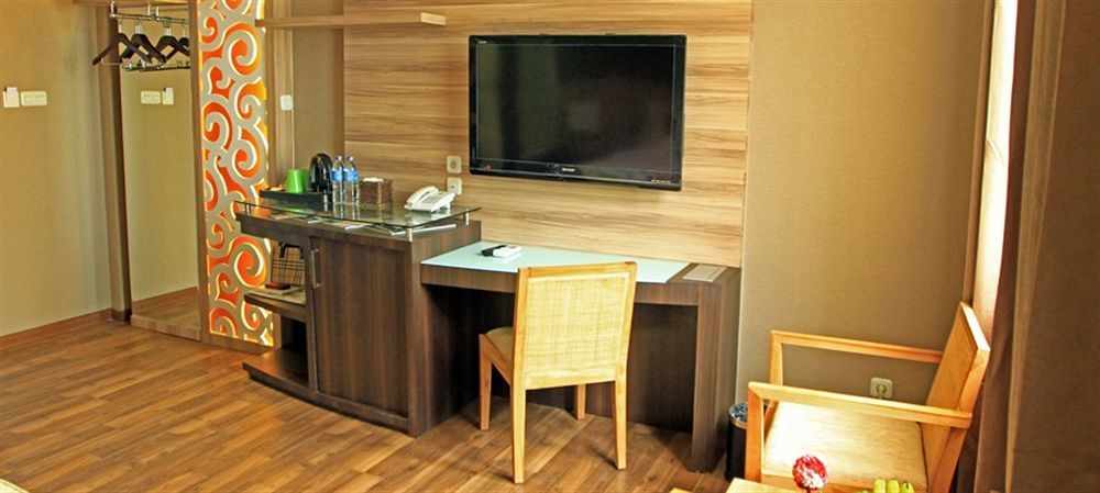 Oxville Hotel Паданг Екстериор снимка